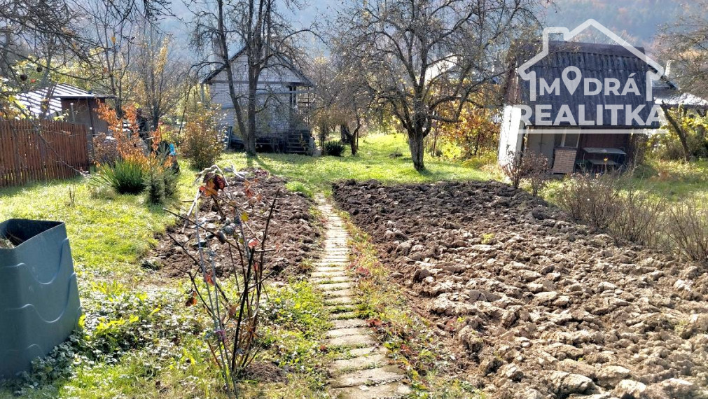 Murovaná záhradná chatka na predaj