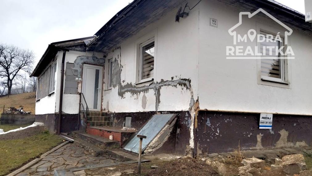 Malebná chalupa v podhorskej obci Habura