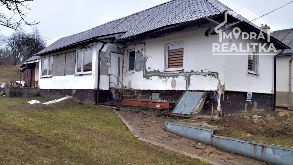 Malebná chalupa v podhorskej obci Habura