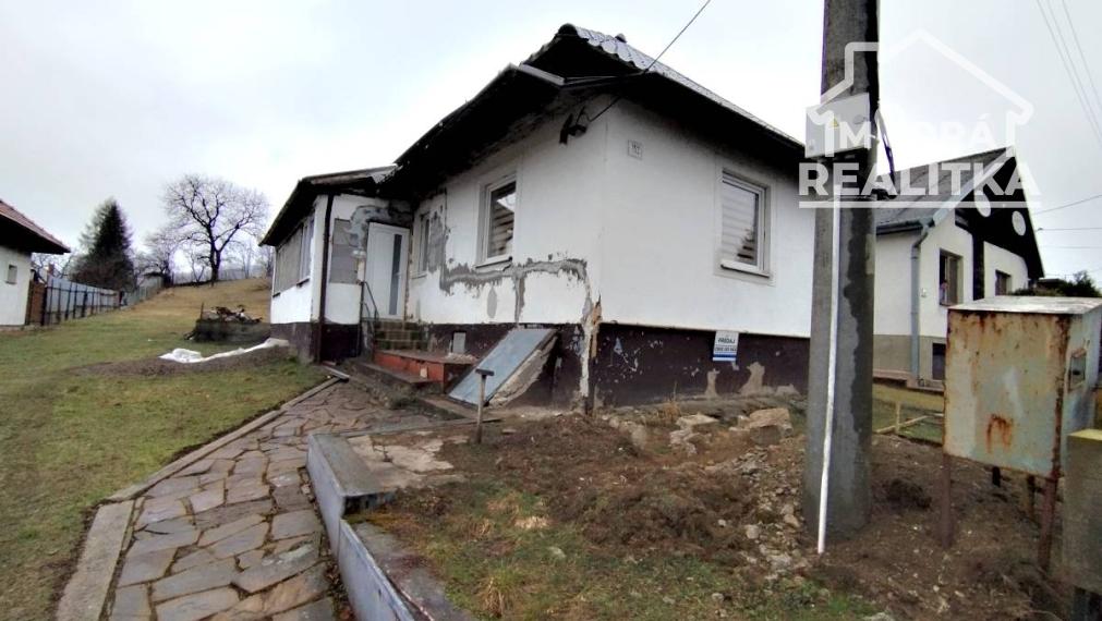 Malebná chalupa v podhorskej obci Habura