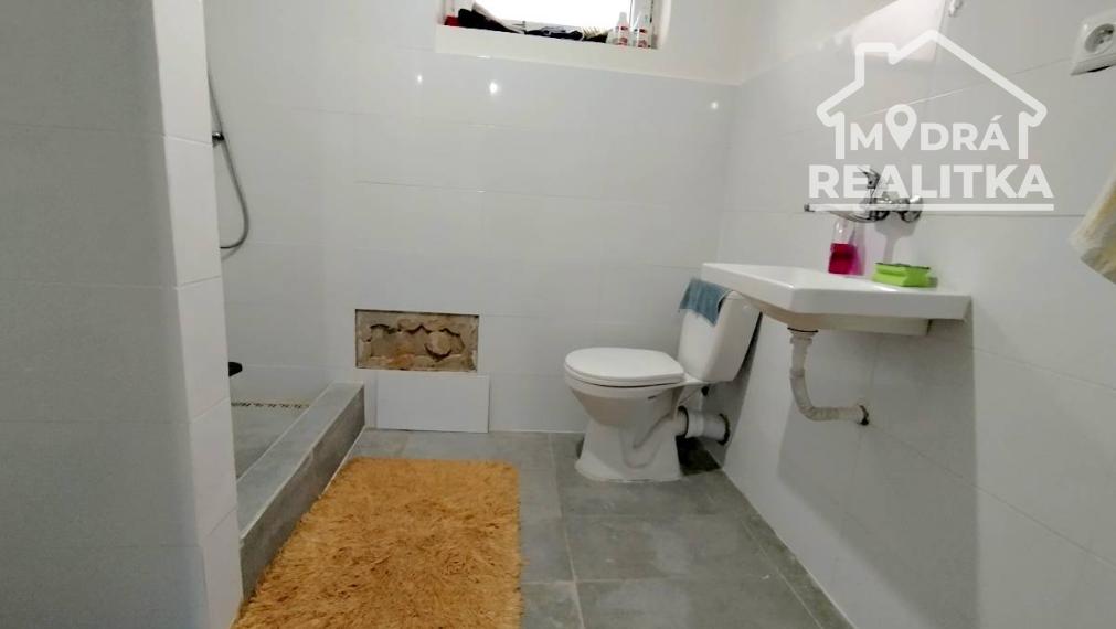 Malebná chalupa v podhorskej obci Habura