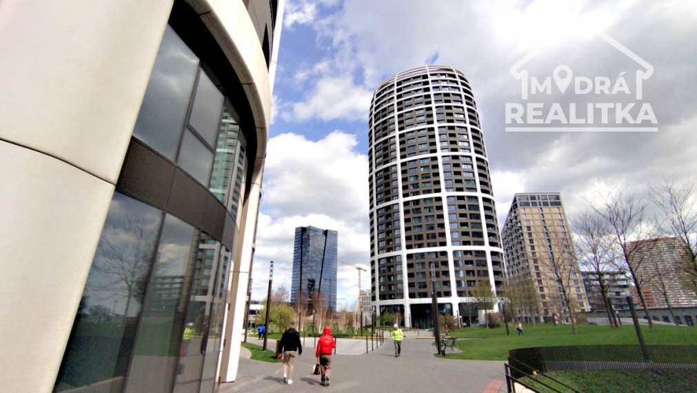 PREDANÝ. 2-izb. byt v ikonickom projekte SKY PARK