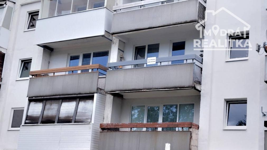 PREDANÝ. 1,5-izbový byt po komlpletnej rekonštrukcii