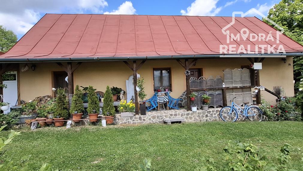 Zrekonštruovaná chalupa v obci Kalinov (okr. Medzilaborce)