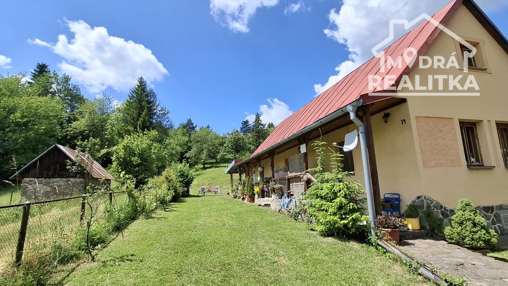 Zrekonštruovaná chalupa v obci Kalinov (okr. Medzilaborce)