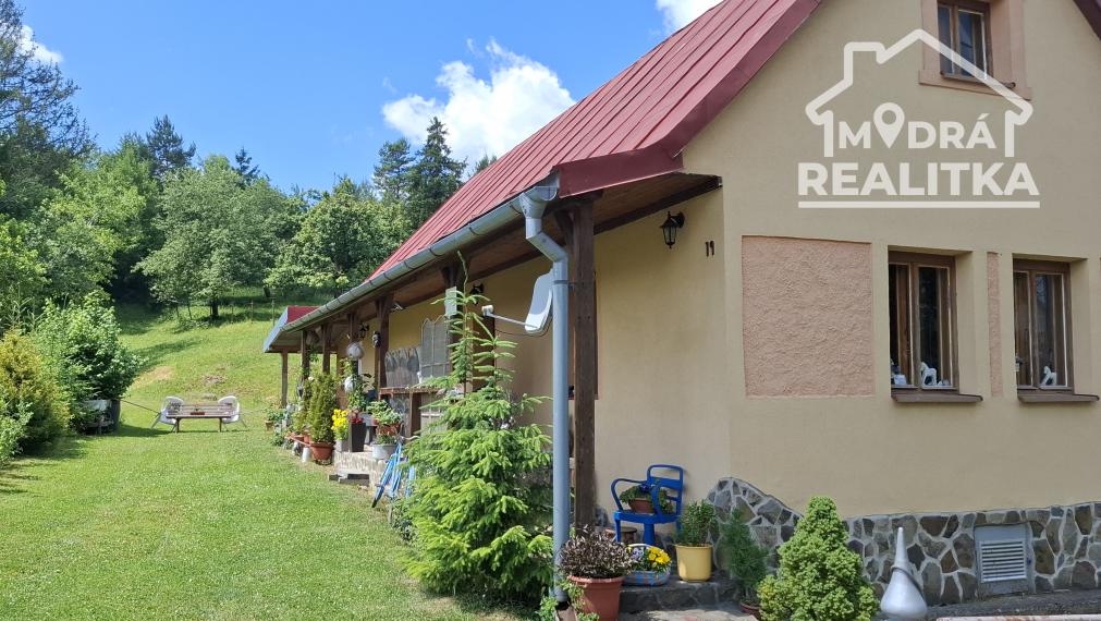 Zrekonštruovaná chalupa v obci Kalinov (okr. Medzilaborce)