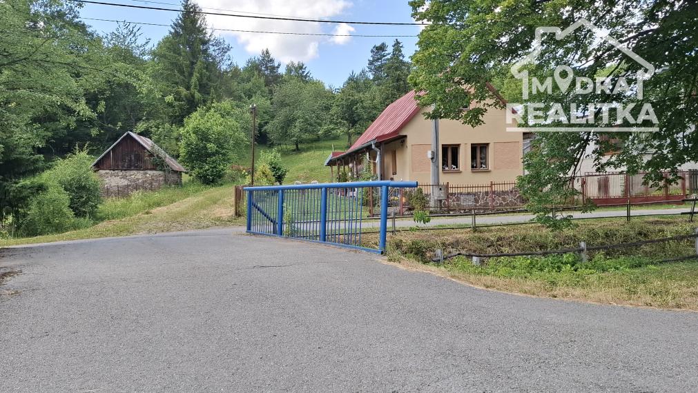 Zrekonštruovaná chalupa v obci Kalinov (okr. Medzilaborce)