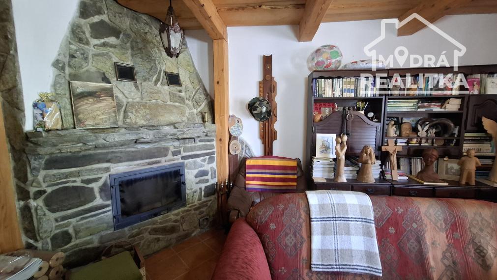 Zrekonštruovaná chalupa v obci Kalinov (okr. Medzilaborce)
