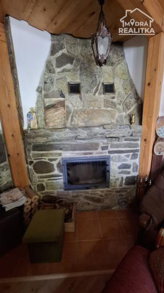 Zrekonštruovaná chalupa v obci Kalinov (okr. Medzilaborce)