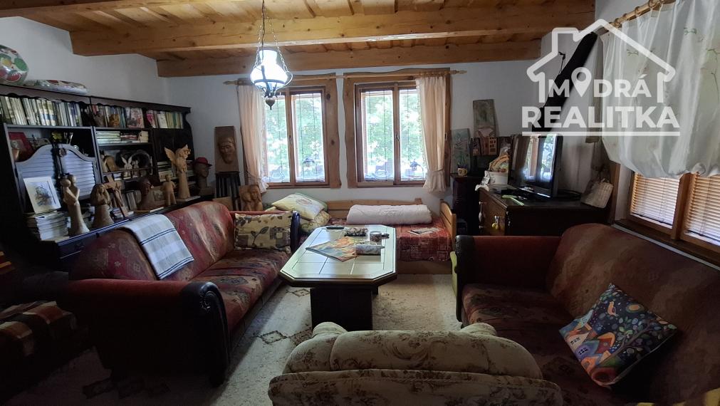 Zrekonštruovaná chalupa v obci Kalinov (okr. Medzilaborce)