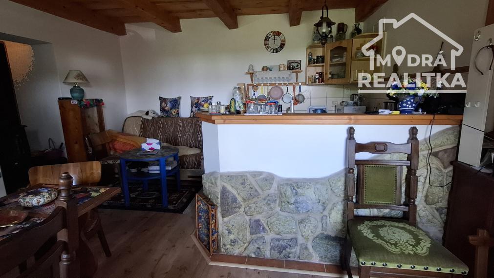 Zrekonštruovaná chalupa v obci Kalinov (okr. Medzilaborce)