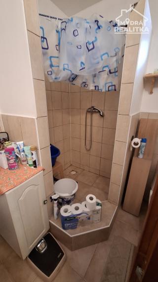 Zrekonštruovaná chalupa v obci Kalinov (okr. Medzilaborce)