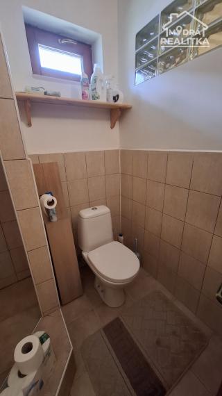 Zrekonštruovaná chalupa v obci Kalinov (okr. Medzilaborce)