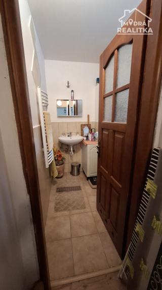 Zrekonštruovaná chalupa v obci Kalinov (okr. Medzilaborce)