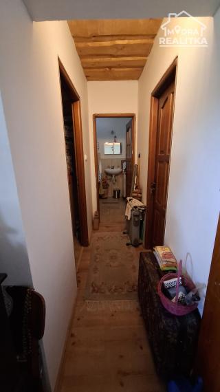 Zrekonštruovaná chalupa v obci Kalinov (okr. Medzilaborce)