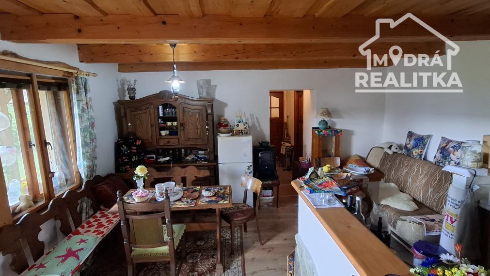 Zrekonštruovaná chalupa v obci Kalinov (okr. Medzilaborce)