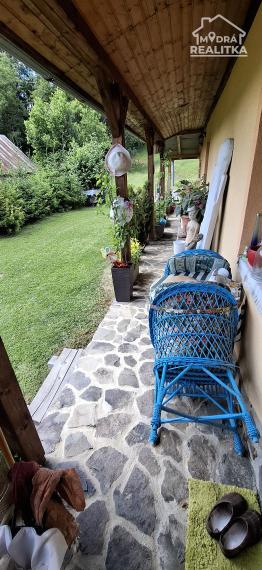 Zrekonštruovaná chalupa v obci Kalinov (okr. Medzilaborce)