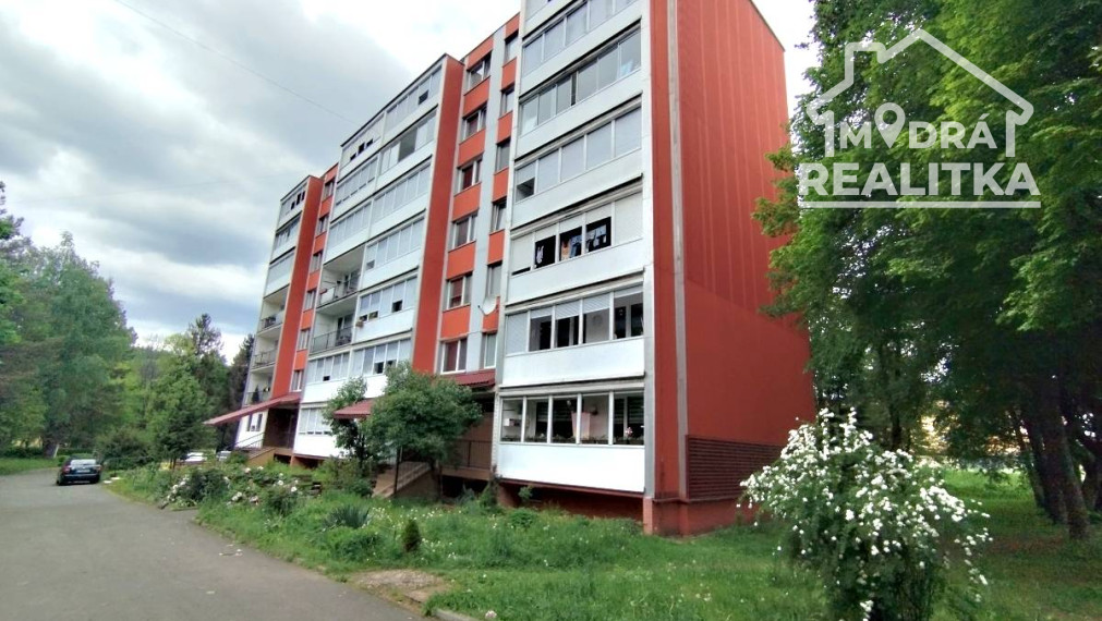 REZERVOVANÝ,Priestranný 4-izbový byt s loggiou.