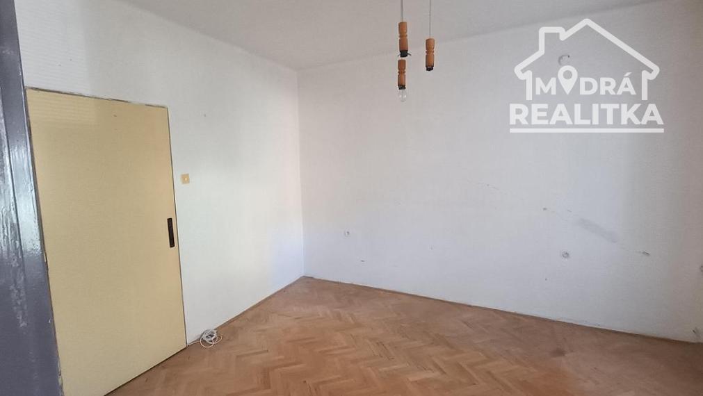 3-izbový tehlový byt v Humennom na predaj – výborná poloha a potenciál!