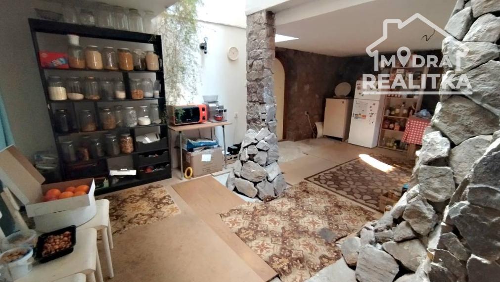 Rodinný dom s potenciálom rodinného sídla na pozemku takmer 1 ha