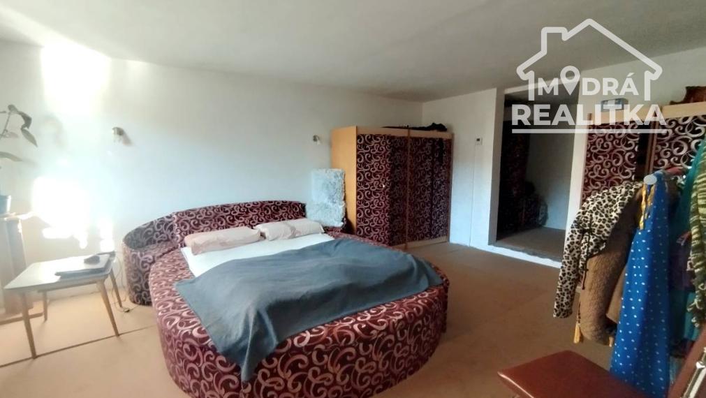 Rodinný dom s potenciálom rodinného sídla na pozemku takmer 1 ha