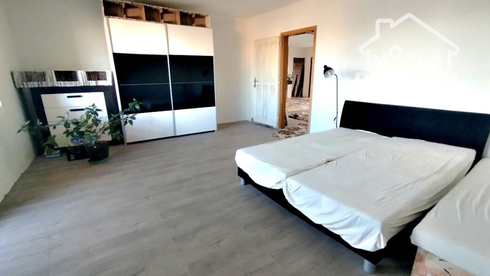 Rodinný dom s potenciálom rodinného sídla na pozemku takmer 1 ha