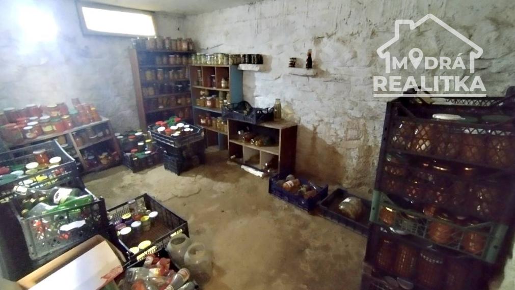 Rodinný dom s potenciálom rodinného sídla na pozemku takmer 1 ha