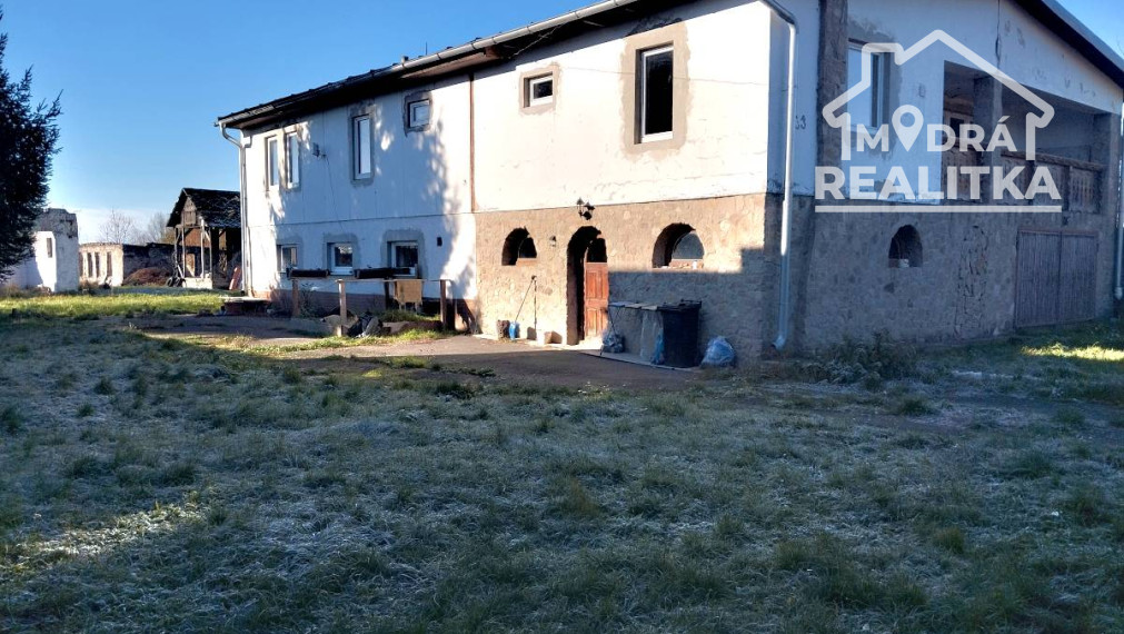 Rodinný dom s potenciálom rodinného sídla na pozemku takmer 1 ha