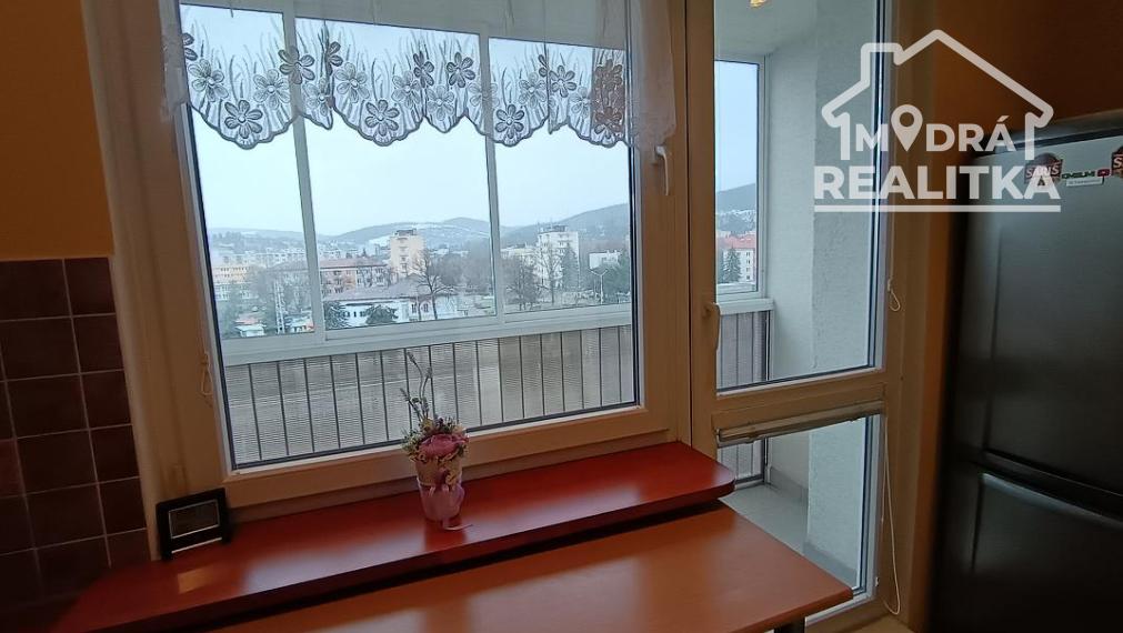 Zariadený 1-izbový byt v centre – na predaj