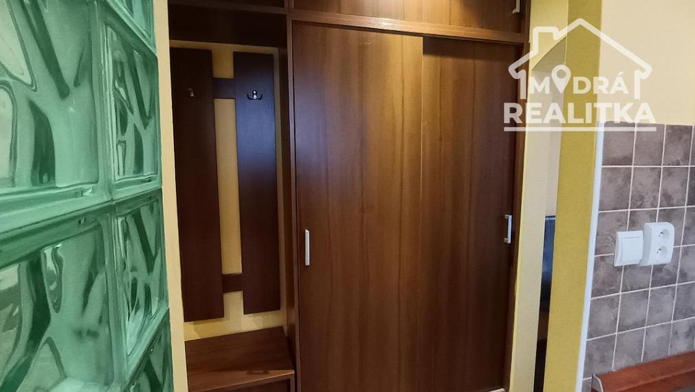 Zariadený 1-izbový byt v centre – na predaj