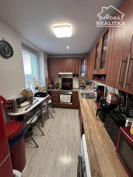 Priestranný zrekonštruovaný 4 izbový byt v širšom centre na predaj