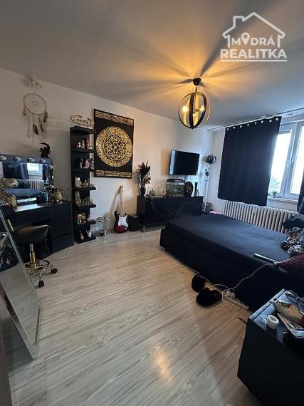 Priestranný zrekonštruovaný 4 izbový byt v širšom centre na predaj