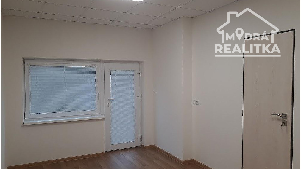 Na prenájom zrekonštruovaná kancelária s vlastným parkovaním