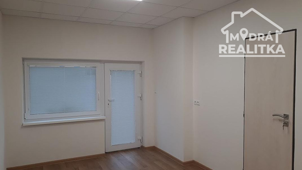 Na prenájom zrekonštruovaná kancelária s vlastným parkovaním