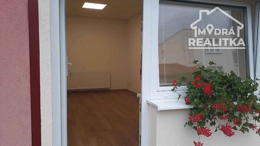Na prenájom zrekonštruovaná kancelária s vlastným parkovaním