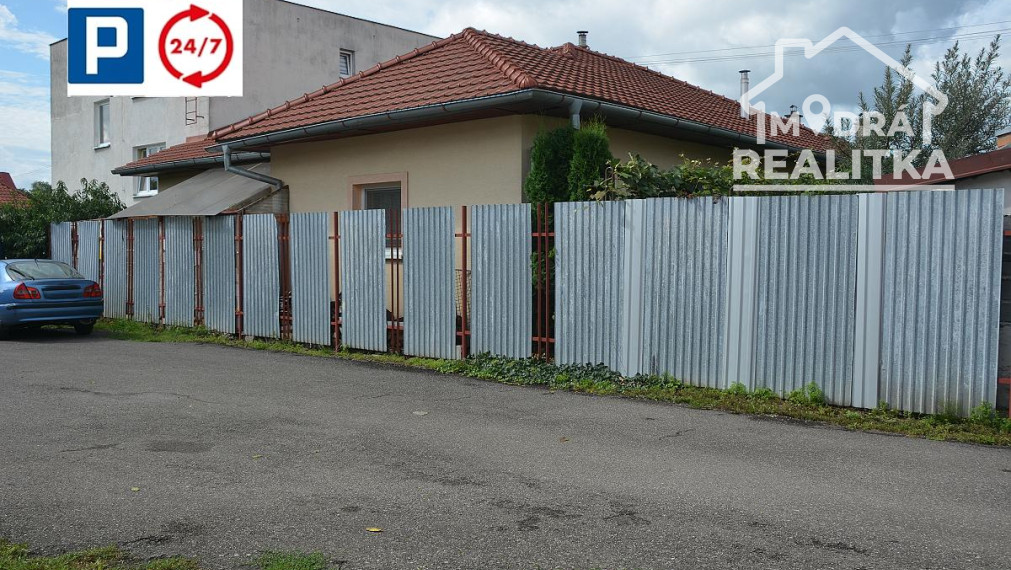 Na prenájom zrekonštruovaná kancelária s vlastným parkovaním