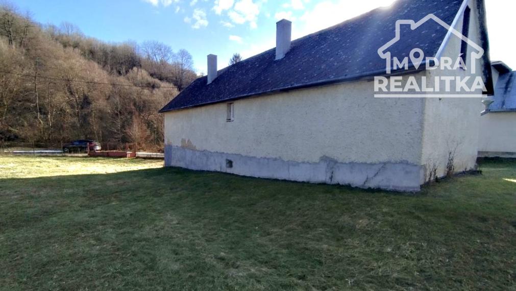 Rodinný dom s 3000 m² pozemkom – Pčoliné