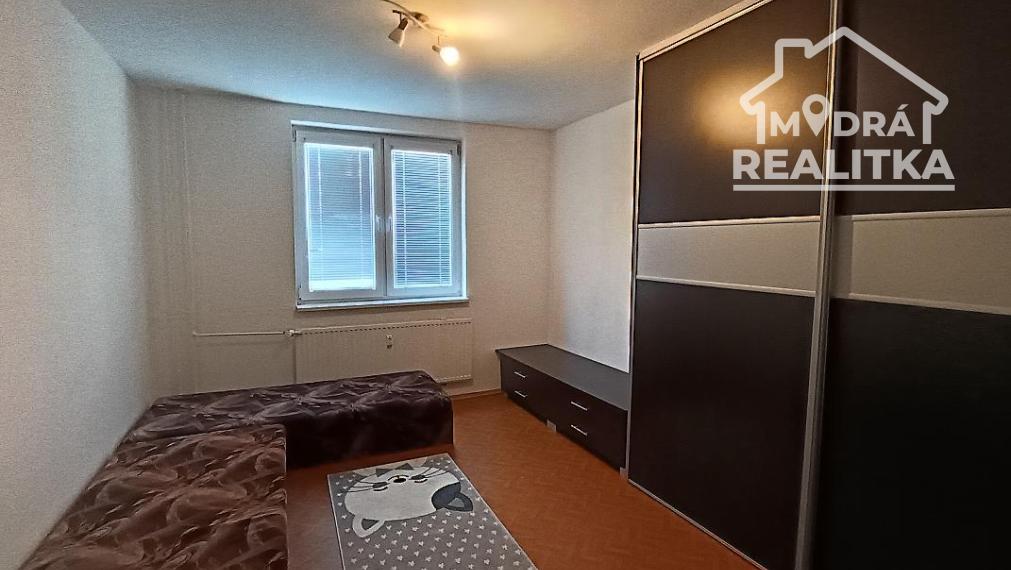 PRENÁJOM: Priestranný 3-izbový byt so špajzou (73 m²) – Humenné, pod Sokolejom