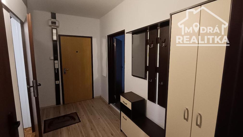 PRENÁJOM: Priestranný 3-izbový byt so špajzou (73 m²) – Humenné, pod Sokolejom