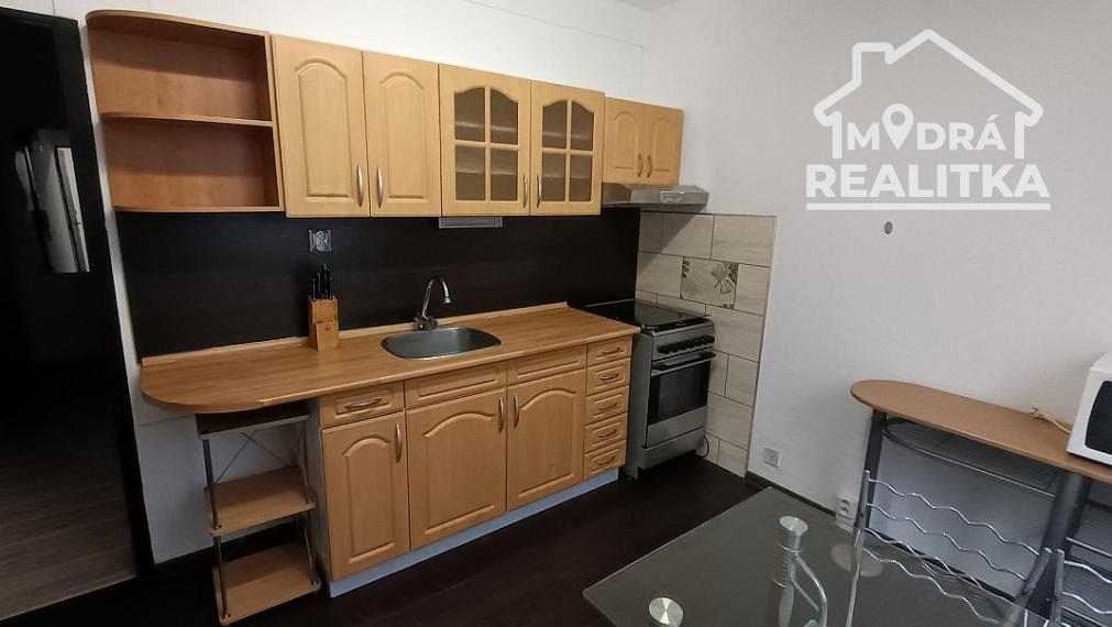 PRENÁJOM: Priestranný 3-izbový byt so špajzou (73 m²) – Humenné, pod Sokolejom