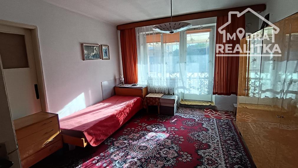 NA PREDAJ: 2-izbový byt s balkónom na Sídlisku I – ideálny na rekonštrukciu