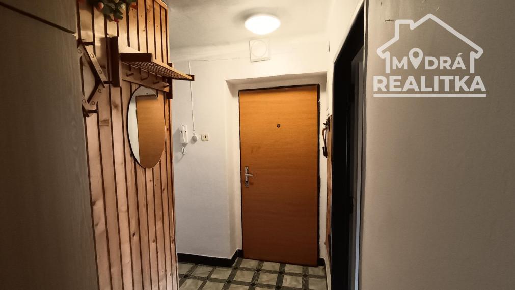NA PREDAJ: 2-izbový byt s balkónom na Sídlisku I – ideálny na rekonštrukciu
