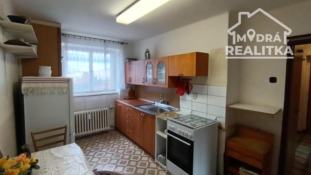 NA PREDAJ: 2-izbový byt s balkónom na Sídlisku I – ideálny na rekonštrukciu