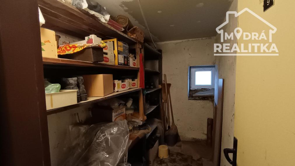 NA PREDAJ: 2-izbový byt s balkónom na Sídlisku I – ideálny na rekonštrukciu