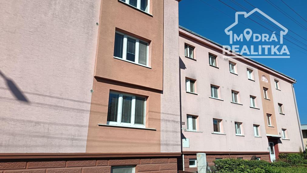 NA PREDAJ: 2-izbový byt s balkónom na Sídlisku I – ideálny na rekonštrukciu