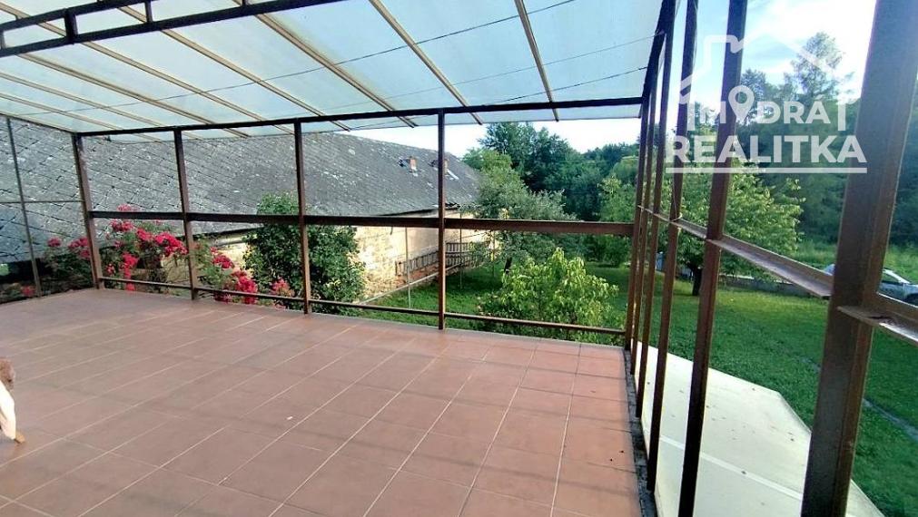 Výnimočná usadlosť s rodinným domom  a štýlovými hospodárskymi stavbami v Košarovciach