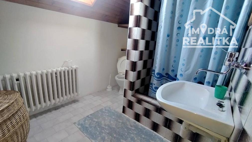 Výnimočná usadlosť s rodinným domom  a štýlovými hospodárskymi stavbami v Košarovciach