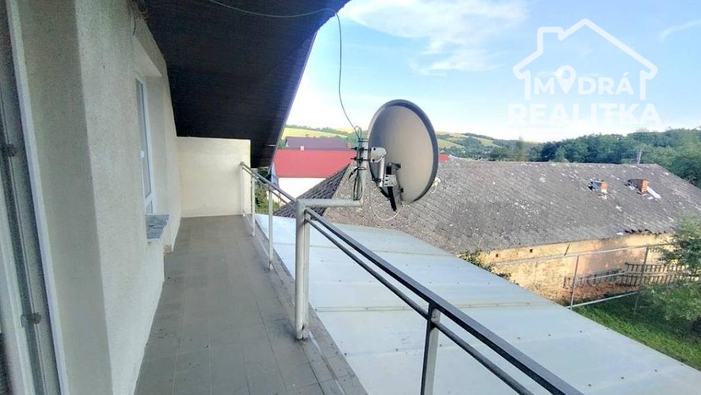 Výnimočná usadlosť s rodinným domom  a štýlovými hospodárskymi stavbami v Košarovciach
