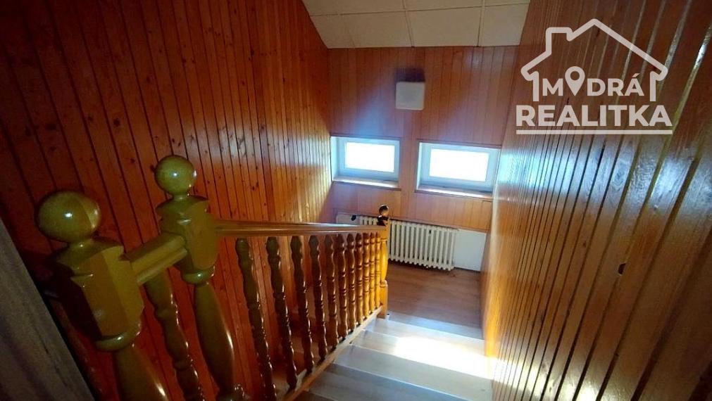 Výnimočná usadlosť s rodinným domom  a štýlovými hospodárskymi stavbami v Košarovciach