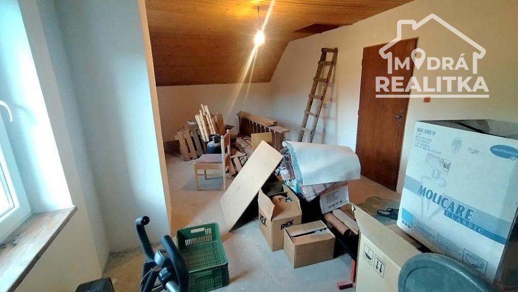 Výnimočná usadlosť s rodinným domom  a štýlovými hospodárskymi stavbami v Košarovciach